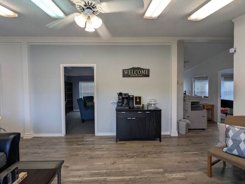 More Photos Of 16595 IH-10, Vidor Truck Terminal For Sale