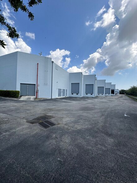 More Photos Of 2400 W Copans Rd, Pompano Beach Showroom For Lease