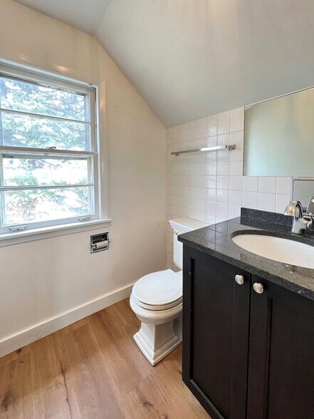 More Photos Of 5421 Howard, Skokie Office For Lease