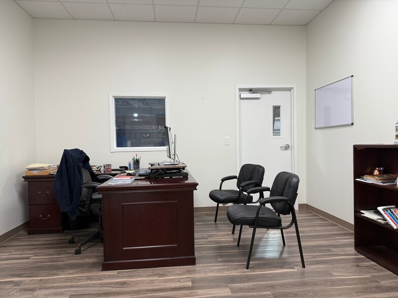 More Photos Of 210 E Lukken Industrial Dr, Lagrange Manufacturing For Lease