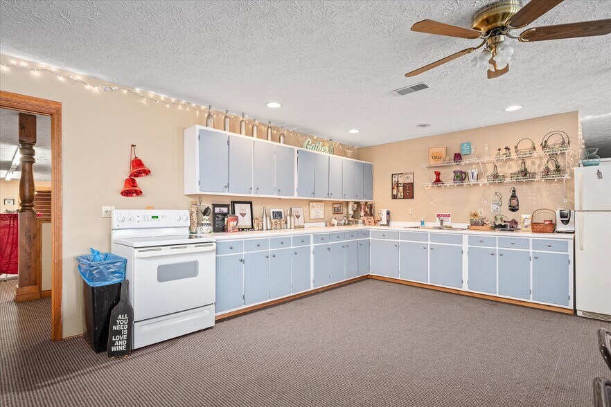 More Photos Of 78 Chestnut Hill Rd, Crossville Freestanding For Sale