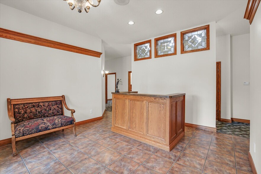 More Photos Of 606 W Oak St, Fairbury Office For Sale