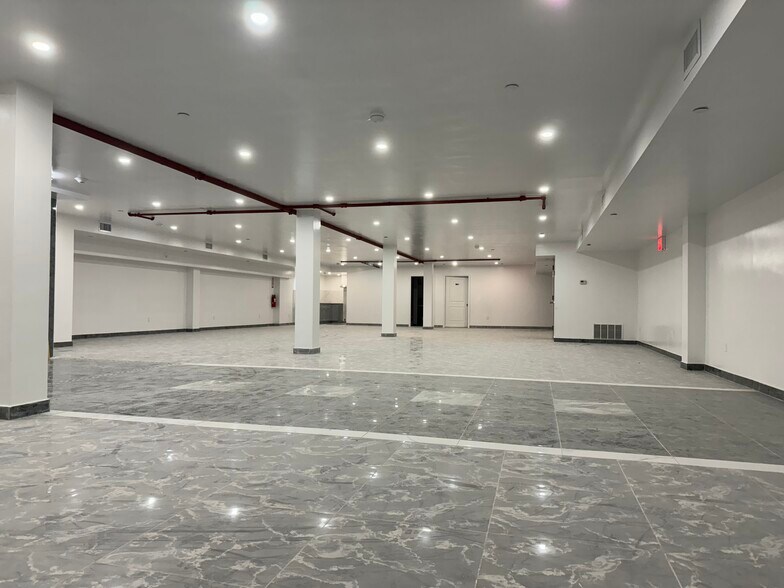 More Photos Of 60-11 60th St, Flushing Specialty For Lease
