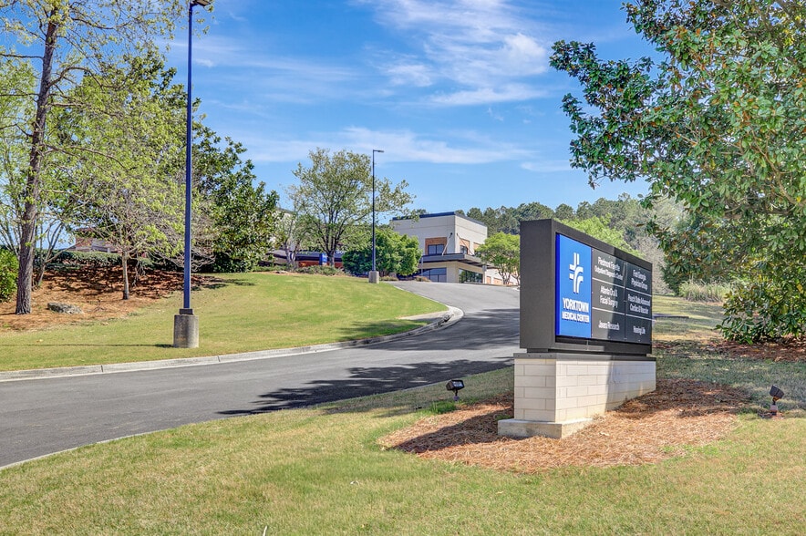 More Photos Of 101 Yorktown Dr, Fayetteville Medical For Lease