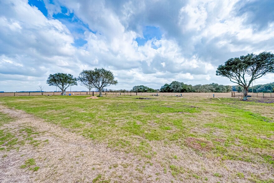 More Photos Of 1389 CR 436 HAWLEY CEMETARY Rd, Blessing Land For Sale