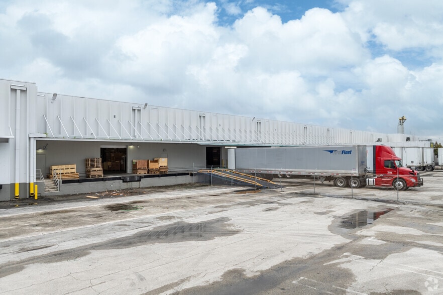 More Photos Of 3380 NW 114th St, Miami Warehouse For Lease
