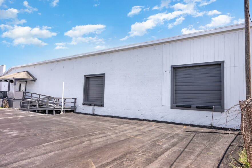 More Photos Of 2613-2625 Lee Ave, Sanford Manufacturing For Lease