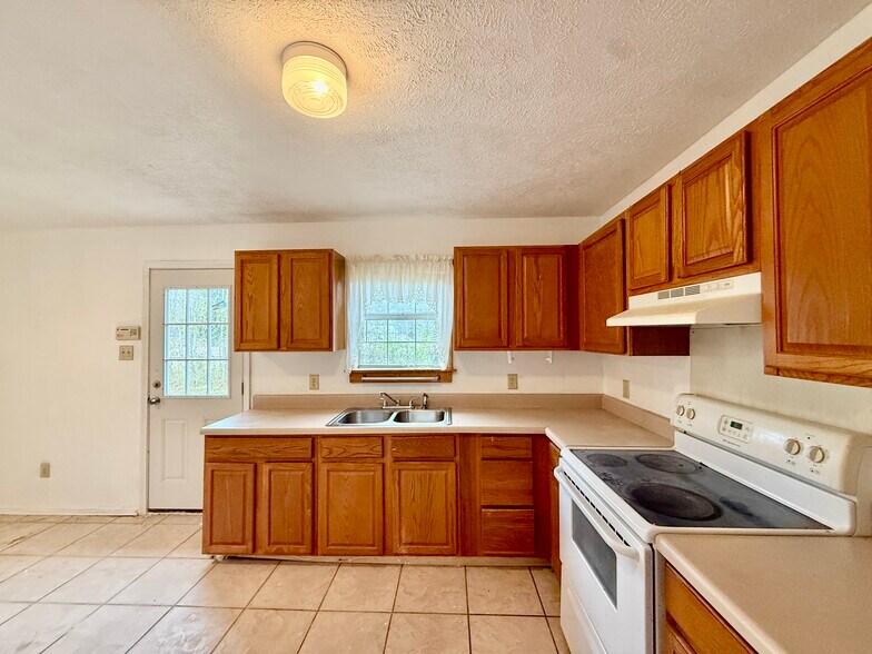 More Photos Of 66 Boyd Rd, Starkville Specialty For Sale