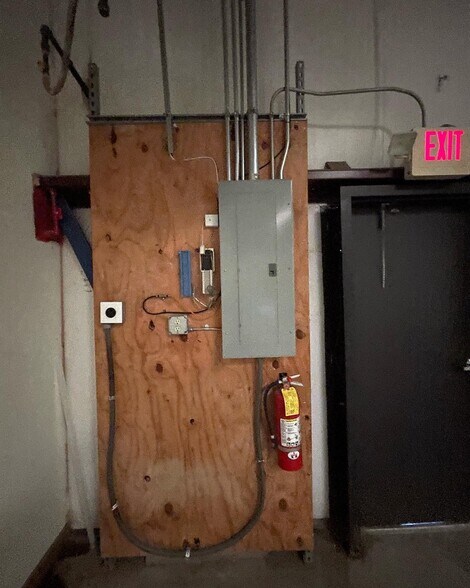 More Photos Of 6020 Parkway North Dr, Cumming Light Distribution For Lease