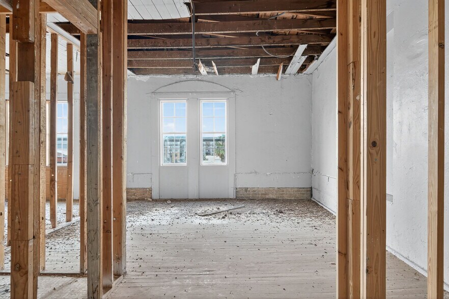 More Photos Of 1425 S Flores St, San Antonio General Retail For Sale