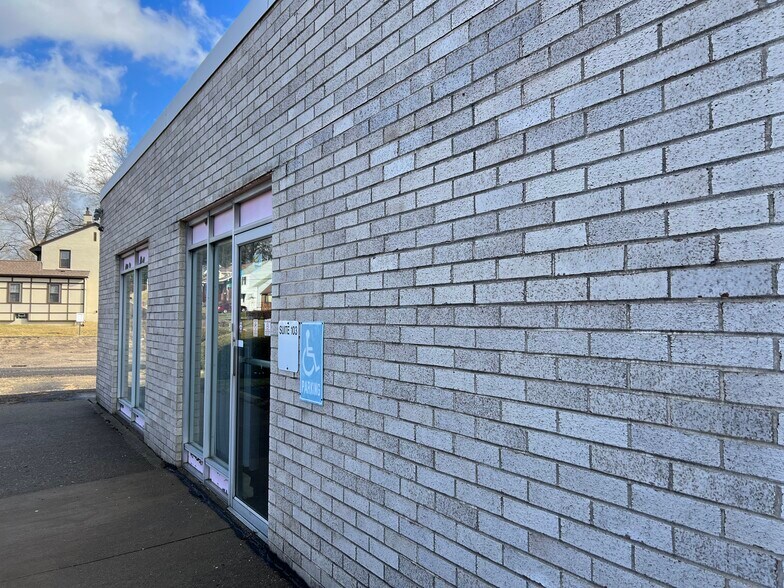 More Photos Of 1930 Fulton Ave NW, Canton Medical For Lease