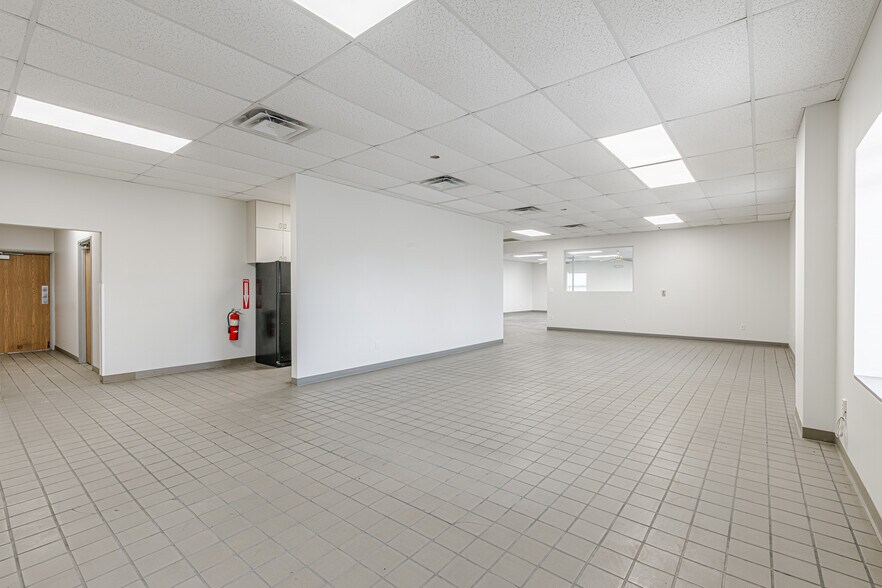 More Photos Of 1715 W Commerce Dr, Marshall Service For Sale