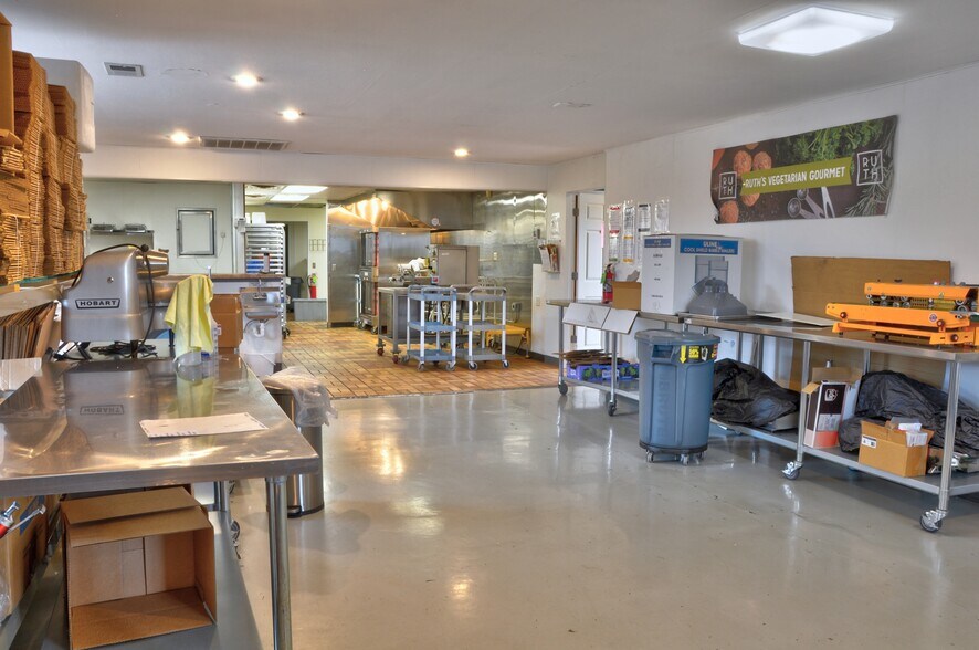 More Photos Of 1211 7th Ave, Two Harbors Fast Food For Sale