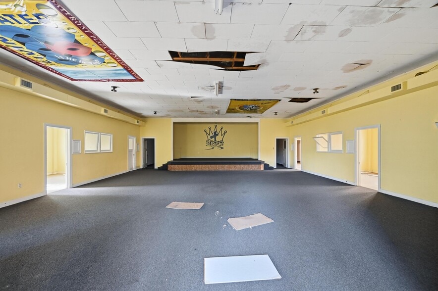 More Photos Of 1519 Circle Park Blvd, Fort Worth Religious Facility For Sale