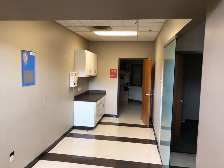 More Photos Of 2001 Glen Echo Rd, Nashville Office For Sale