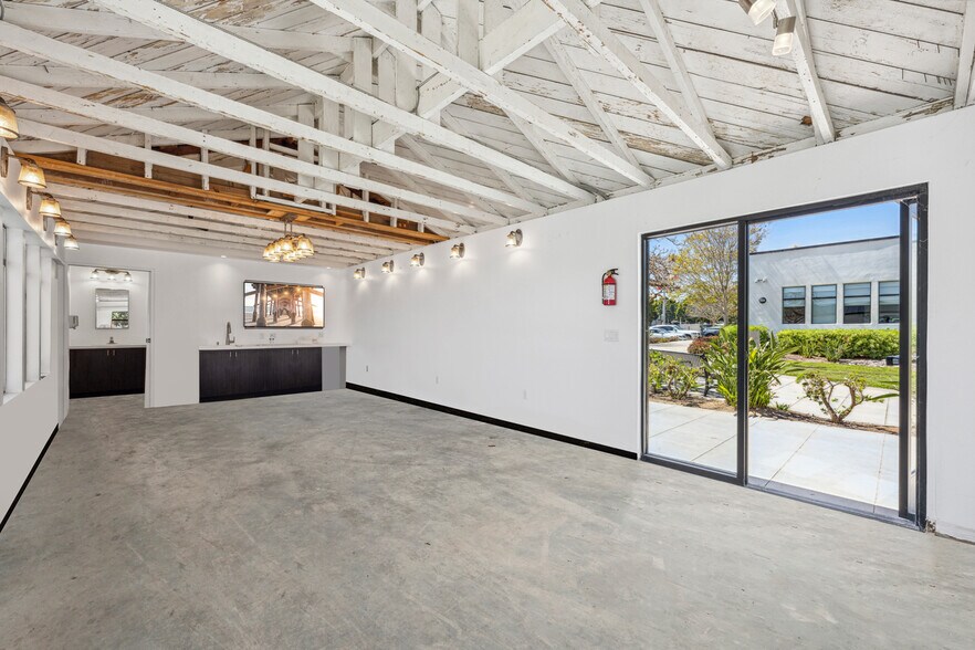 More Photos Of 2885 Historic Decatur Rd, San Diego Freestanding For Lease