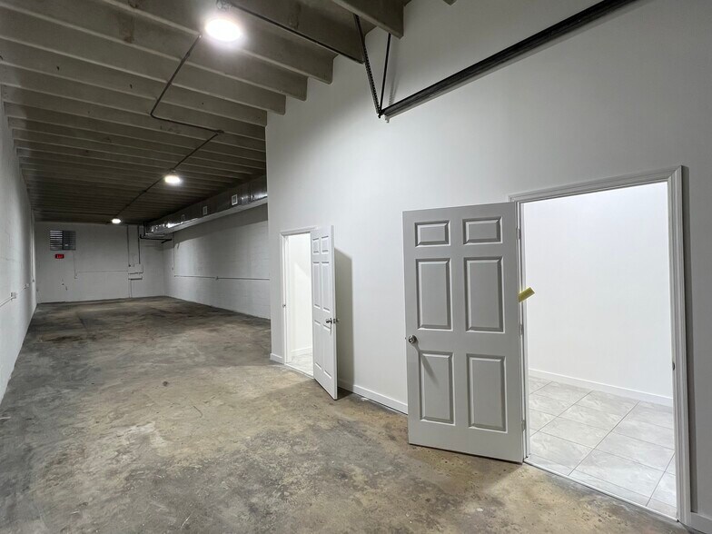 More Photos Of 1600-1616 NW 20th St, Miami Showroom For Lease