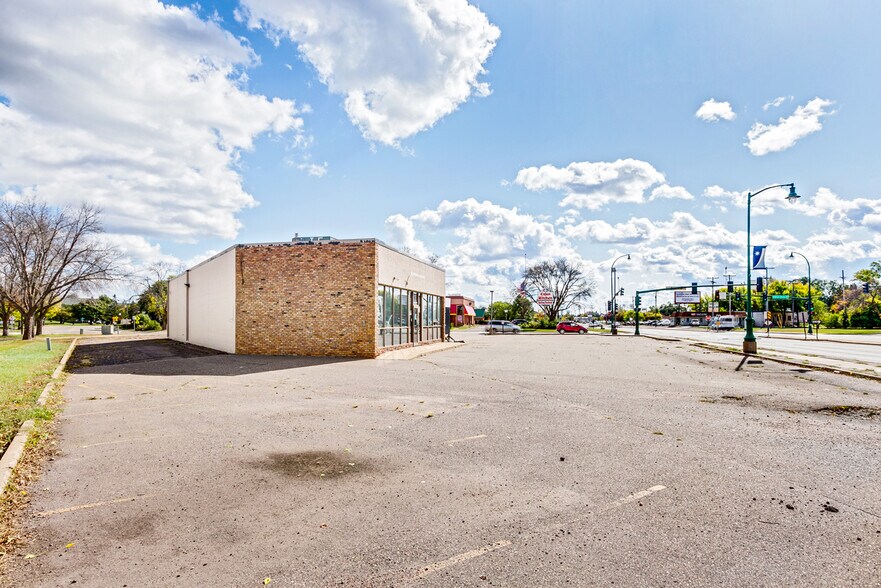 More Photos Of 5500 W Broadway Ave, Minneapolis Storefront Retail Office For Sale