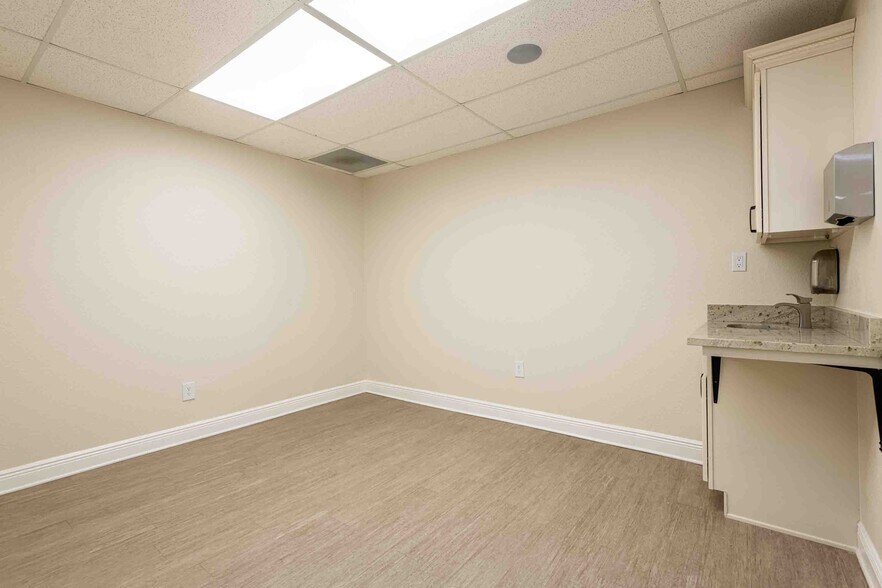 More Photos Of 4109 Armenia Ave, Tampa Medical For Sale