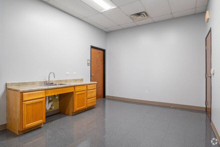 More Photos Of 3206 Industrial Ter, Austin Unknown For Lease