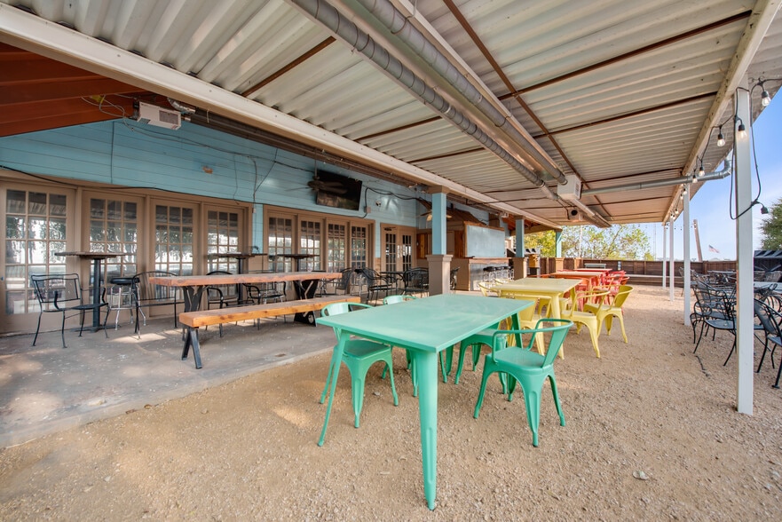 More Photos Of 5812 N Interstate 35, Denton Restaurant For Lease