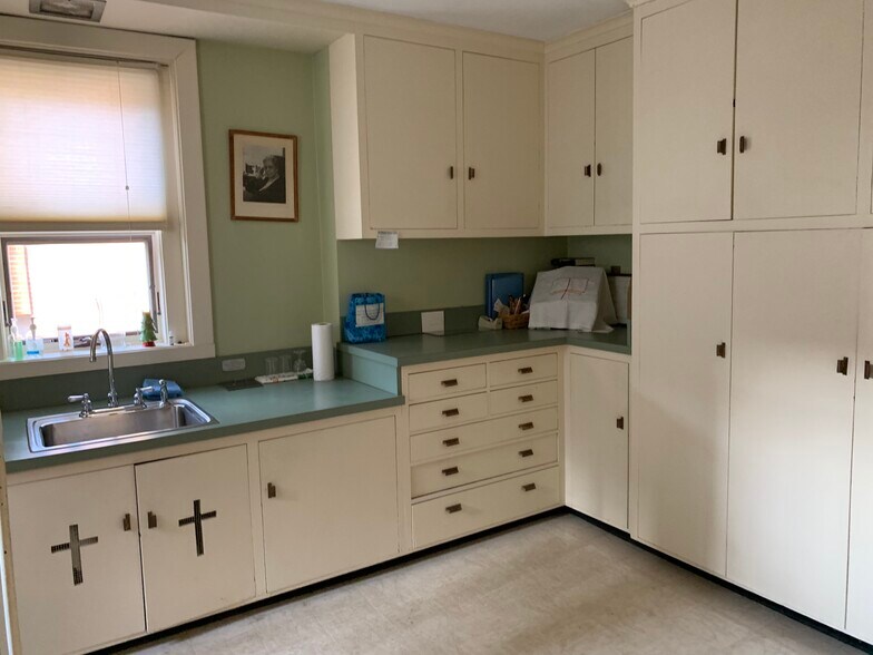 More Photos Of 136 E Main St, Meriden Religious Facility For Sale