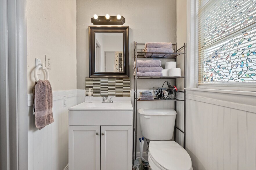 More Photos Of 3306 W Waco Dr, Waco Office Residential For Sale