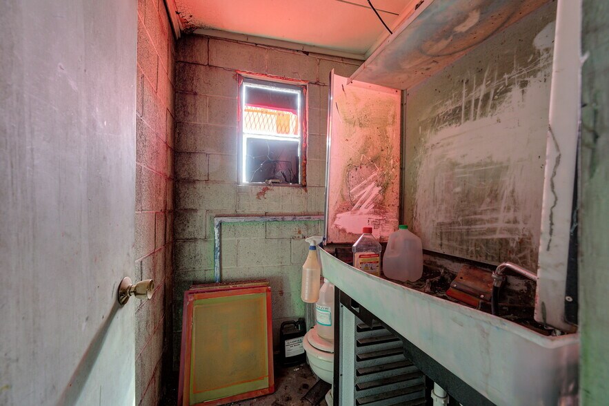 More Photos Of 515 Kings of Leon Ln, Oklahoma City Manufacturing For Sale