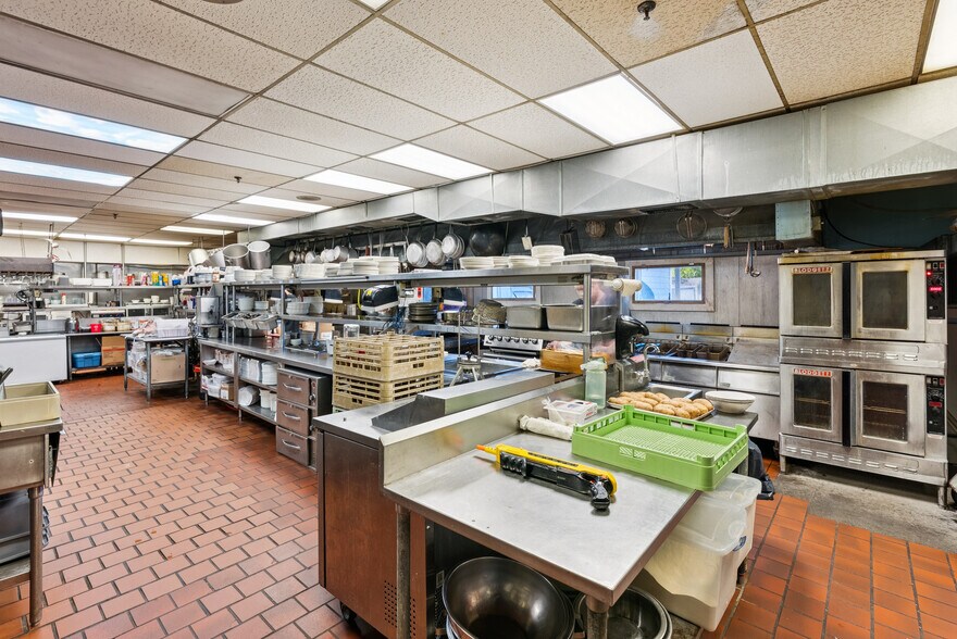 More Photos Of 161 Main St, Woolwich Restaurant For Sale