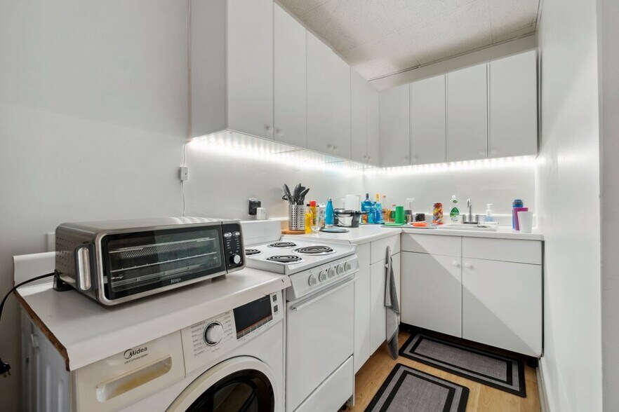 More Photos Of 519-521 N Charles St, Baltimore Office For Sale