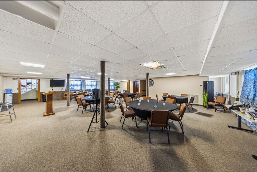 More Photos Of 224 SW 3rd St, Ankeny Specialty For Sale