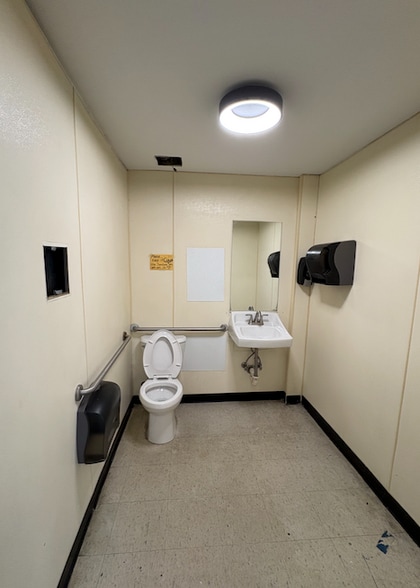 More Photos Of 6909 Old Keene Mill Rd, Springfield General Retail For Lease