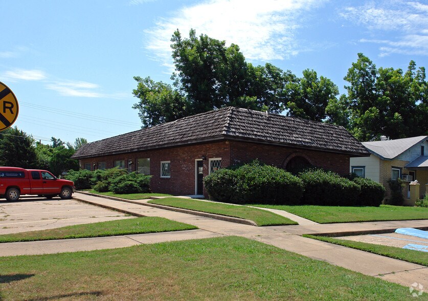 Primary Photo Of 901 E Callahan St, Muskogee Office For Sale