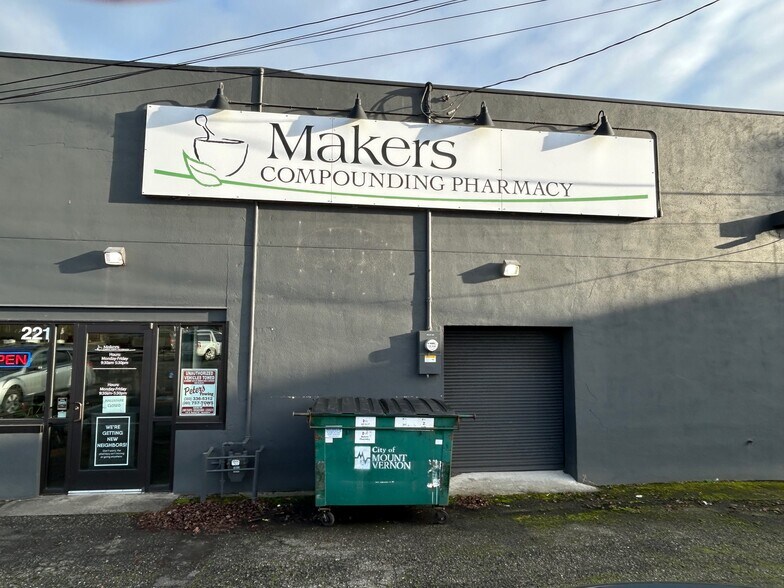 More Photos Of 221 S 1st St, Mount Vernon General Retail For Lease