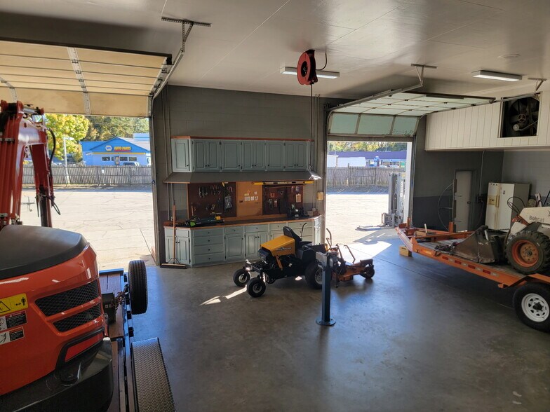 More Photos Of 1106 Goodale Ave, Camden Flex For Sale