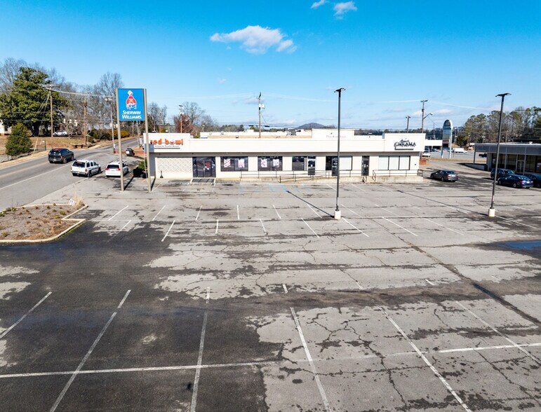 More Photos Of 111-115 Stephen J White Memorial Blvd, Talladega Unknown For Lease