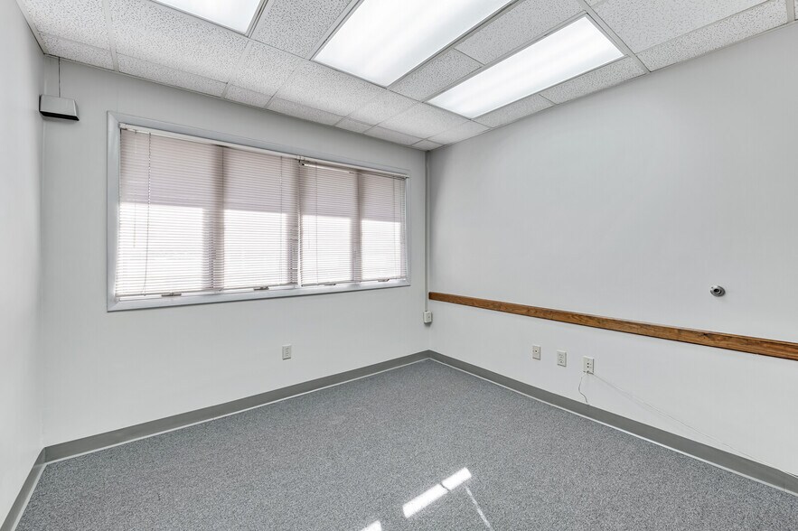 More Photos Of 2110 Hartford Rd, Hampton Medical For Lease