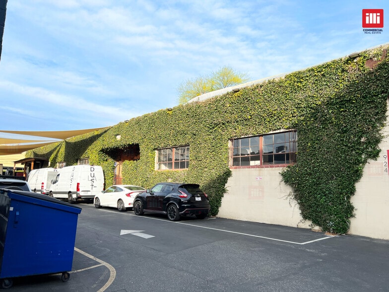 More Photos Of 914-924 N Formosa Ave, Los Angeles Warehouse For Lease