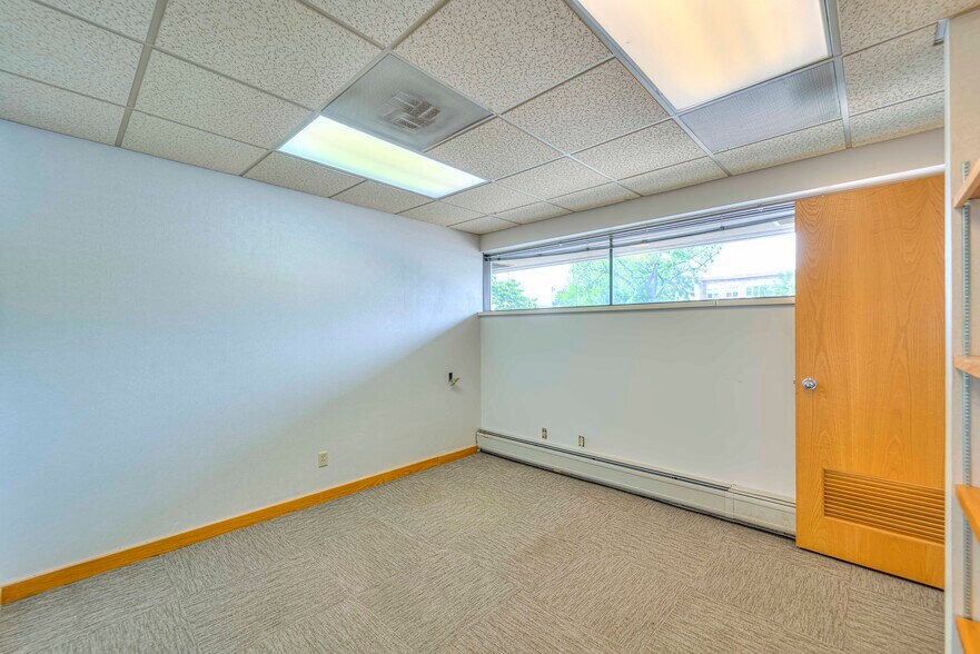 More Photos Of 900 E Michigan Ave, Jackson Office For Lease