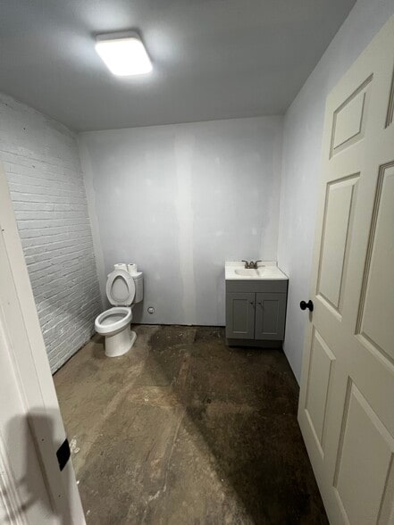 More Photos Of 1318 1st Ave N, Birmingham Flex For Sale