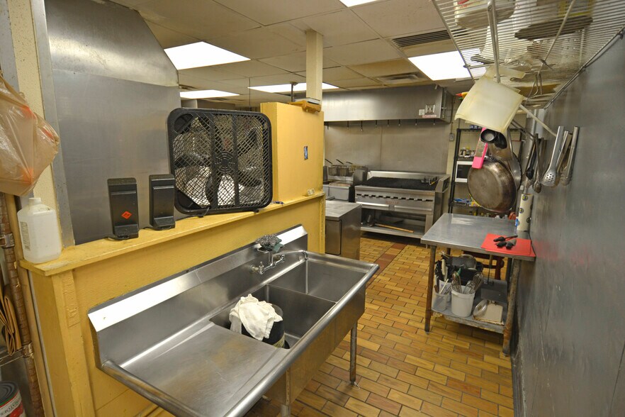 More Photos Of 101 N Us-17, Palatka Drugstore For Sale