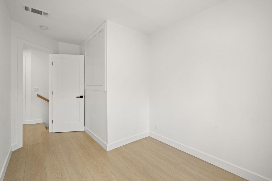 More Photos Of 7010 Lennox Ave, Van Nuys Apartments For Sale