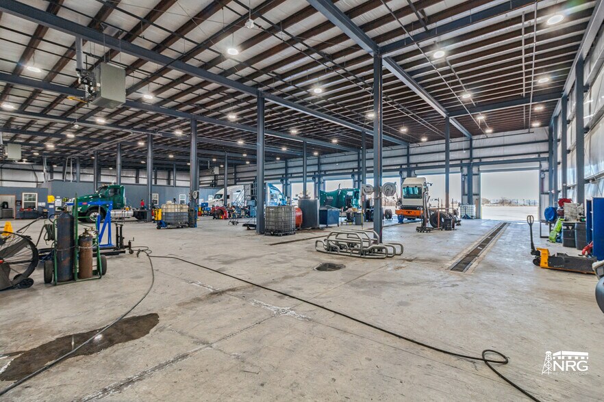 More Photos Of 2626 W Pioneer Pky, Grand Prairie Truck Terminal For Lease
