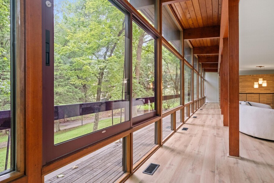 More Photos Of 176 Kingsview Dr, Weirton Showroom For Sale