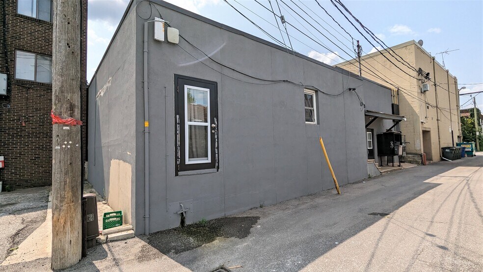 More Photos Of 816 Erie St E, Windsor Storefront Retail Residential For Sale