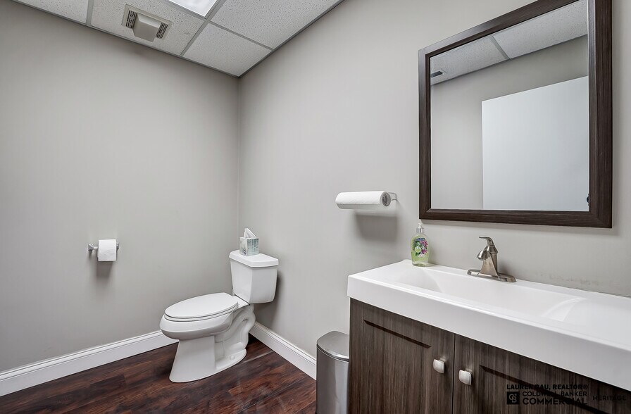 More Photos Of 400-460 Fame Rd, Dayton Light Distribution For Lease