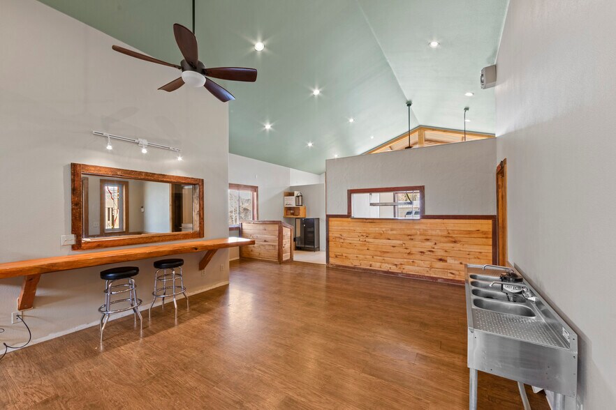 More Photos Of 606 W Byers Ave, Hot Sulphur Springs Flex For Sale