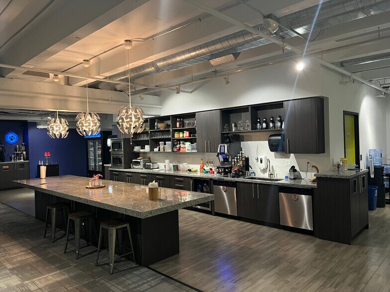 More Photos Of 100 E Broadway Ave, Eugene Office For Sale