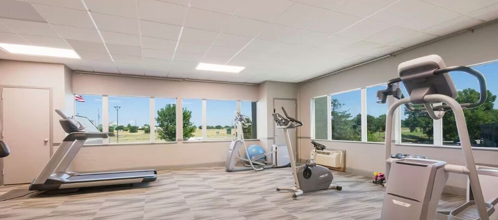 More Photos Of 1125 E Gore Blvd, Lawton Hotel For Sale