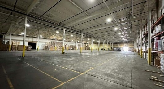 More Photos Of 15401 Industrial Dr, Schoolcraft Warehouse For Lease